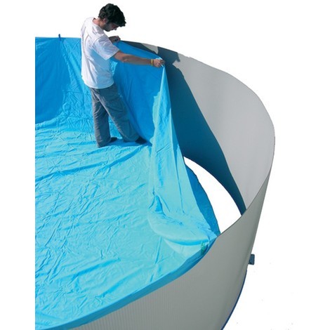 posa di liner pvc impermeabilizzante in una piscina rotonda