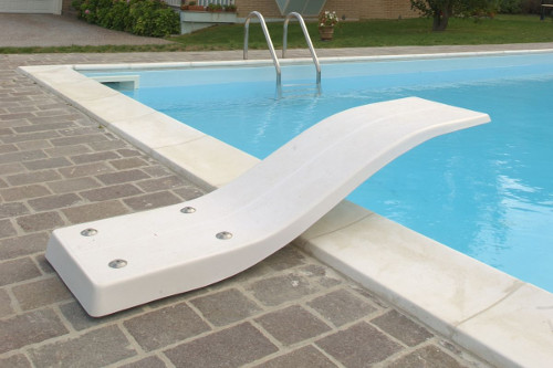 trampolino per piscina