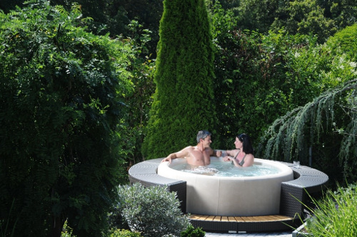 softub SPA mini piscina in giardino