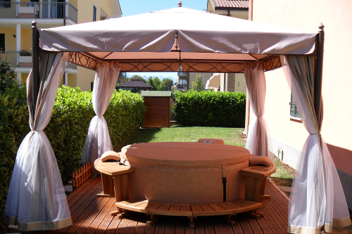 Softub minipiscina da giardino con copertura termica